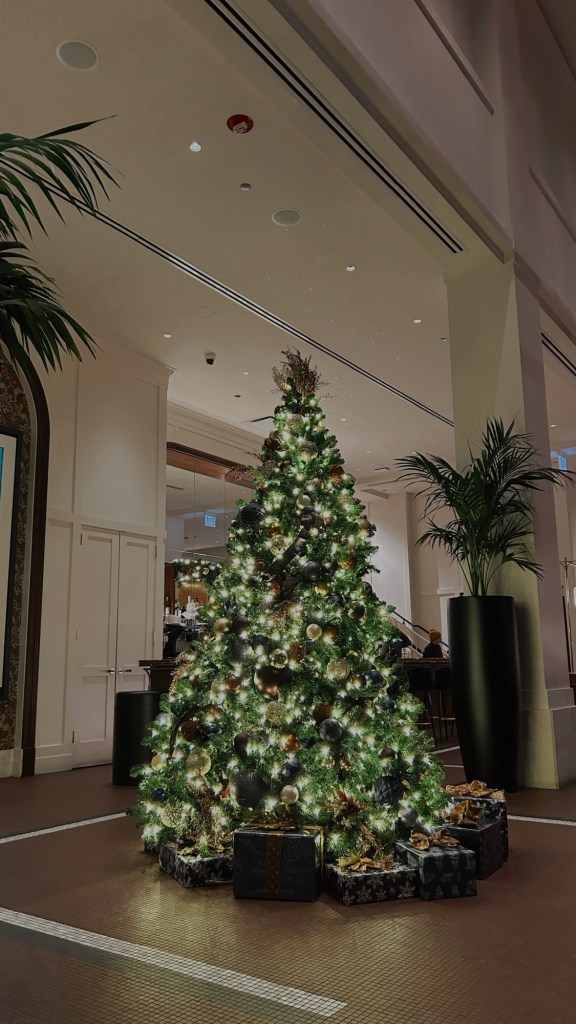 christmas tree at hilton canopy central loop in chicago
